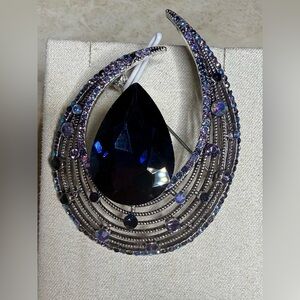 Elegant Vintage Style Silver and Blue Teardrop Pendant